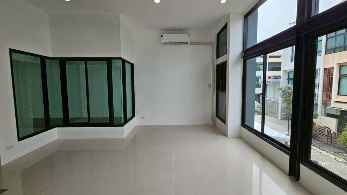 ขายโฮมออฟฟิศเลียบทางด่วนรามอินทรา : ขายโฮมออฟฟิศ 4 ชั้น เดอะ ฮาบิแทท ศรีวรา ทาวน์อินทาวน์ 25 ตร.วา พื้นที่ใช้สอย 300 ตร.ม. 4 ห้องนอน 4 ห้องน้ำ ขาย 13.75 ลบ.*