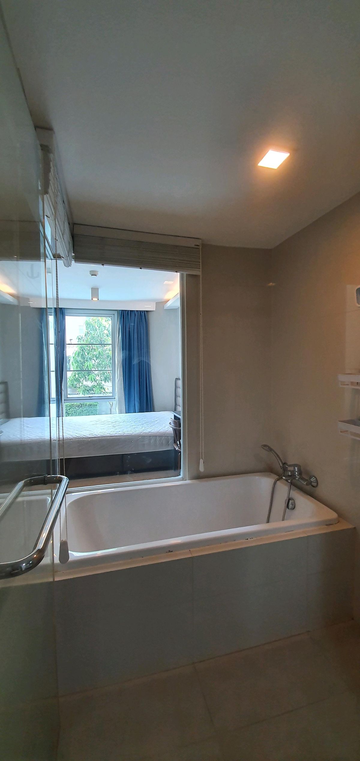 ให้เช่าคอนโดสุขุมวิท อโศก ทองหล่อ : 🐶🐱Swimming Pool of 1 Bedroom with Pet Allowed in Prompong🐱🐶