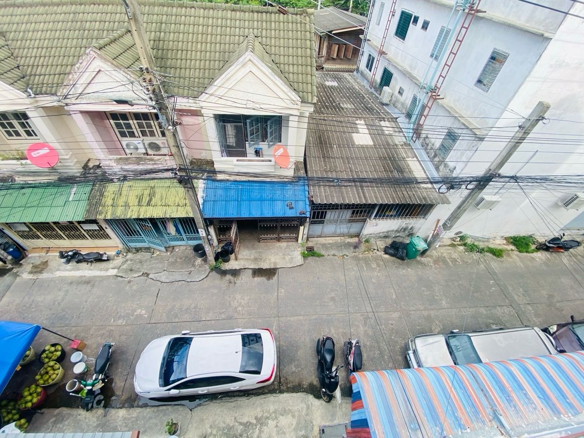 ขายทาวน์โฮมนนทบุรี บางใหญ่ บางบัวทอง : ตึก 4.5 ชั้น ซอยบางกร่าง50 นนทบุรีเดินทางสะดวก เข้าซอยเพียง 50 เมตร ทำเลดีมาก เหมาะทั้งอยู่อาศัยและทำธุรกิจ