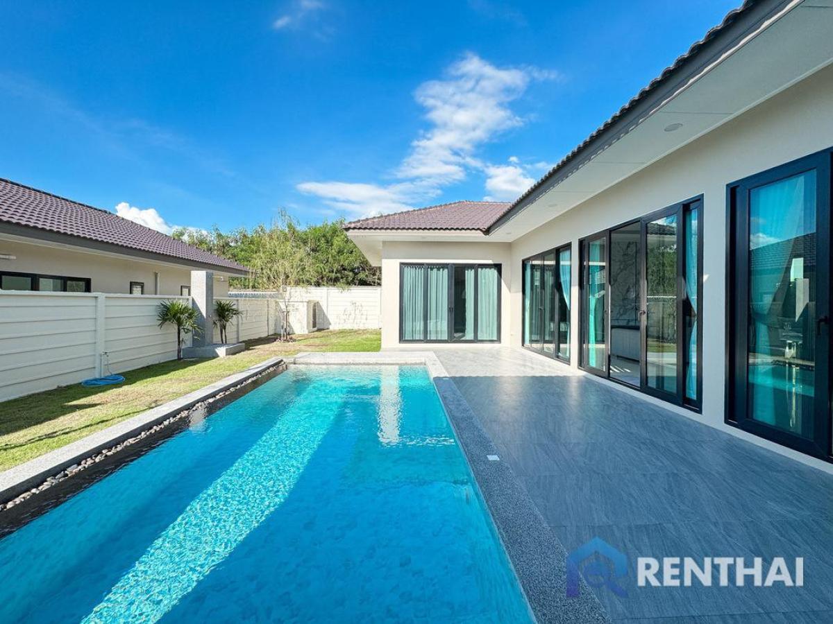 For SaleHousePattaya, Bangsaen, Chonburi : Beautiful  3-Bedroom, 4-Bathroom Pool Villa in Pattaya.