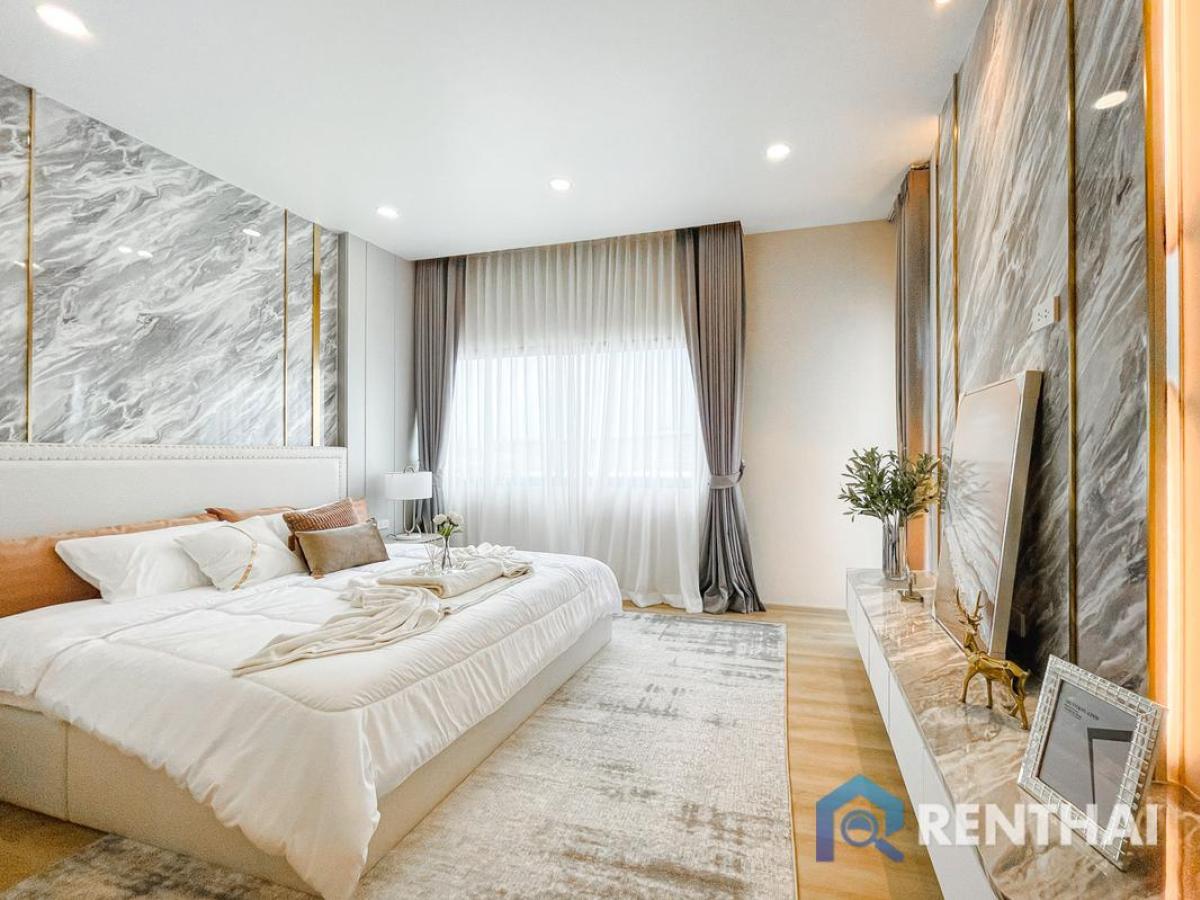 For SaleHousePattaya, Bangsaen, Chonburi : Stunning Luxury Home with Private Pool