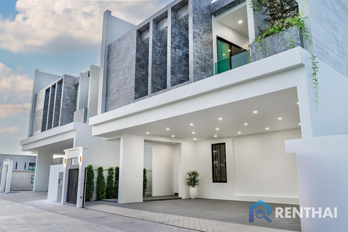 For SaleHousePattaya, Bangsaen, Chonburi : Stunning Luxury Home with Private Pool