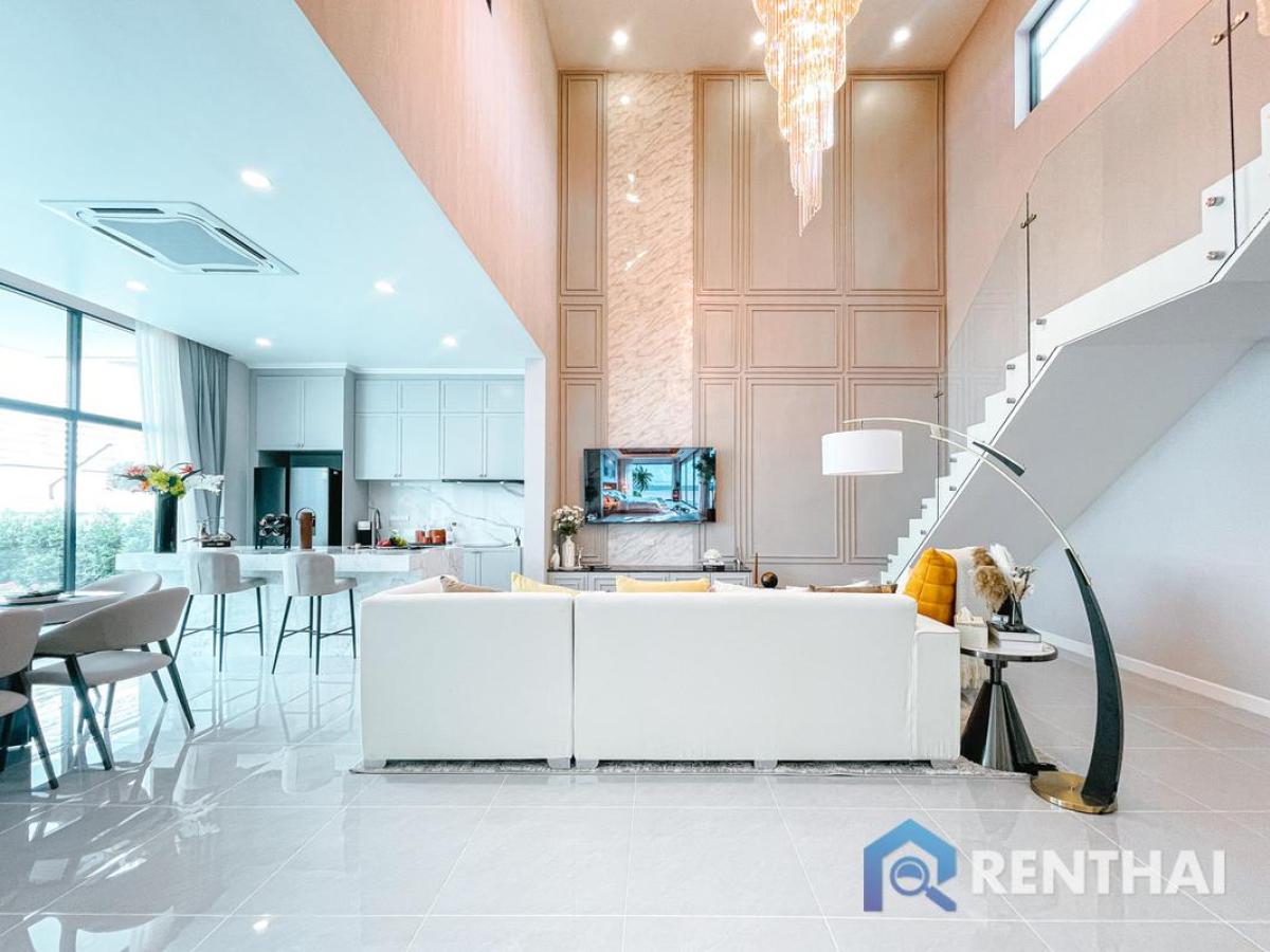 For SaleHousePattaya, Bangsaen, Chonburi : Stunning Luxury Home with Private Pool