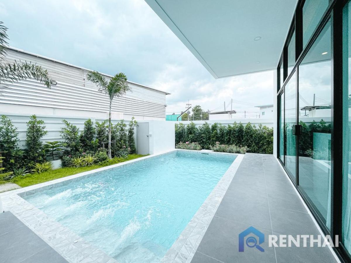 For SaleHousePattaya, Bangsaen, Chonburi : Stunning Luxury Home with Private Pool