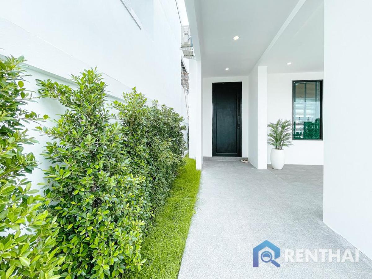 For SaleHousePattaya, Bangsaen, Chonburi : Stunning Luxury Home with Private Pool