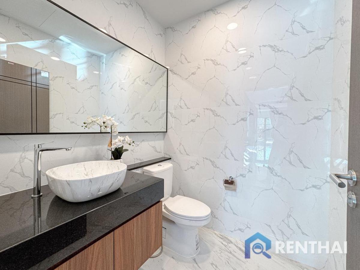 ขายบ้านพัทยา บางแสน ชลบุรี สัตหีบ : วิลล่าสระว่ายน้ำ 3 ห้องนอน 4 ห้องน้ำ พร้อมสระว่ายน้ำในพัทยา