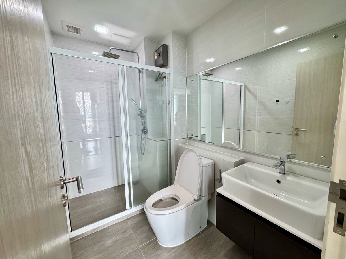 For RentCondoSamut Prakan,Samrong : For rent 📍 The Metropolis Samrong Interchange 📍Convenient transportation, near BTS Samrong, fully furnished and equipped with appliances.