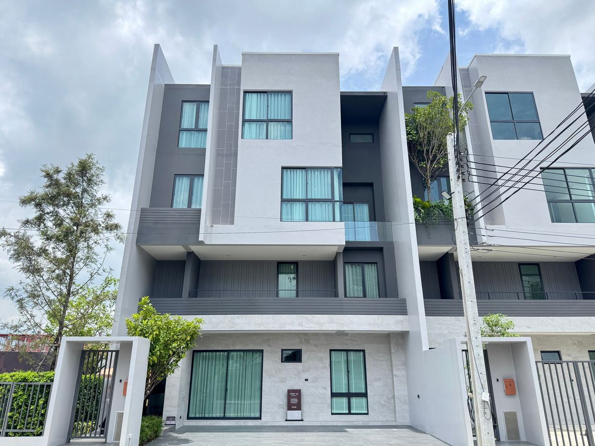 For SaleTownhomePattanakan, Srinakarin : (Sale) Patio, Krungthep Kreetha - Ring Road 🏡 First time with a 10 -meter wide premium townhome, on Krungthep Kreetha Road Only 51 personal society from Pruksa