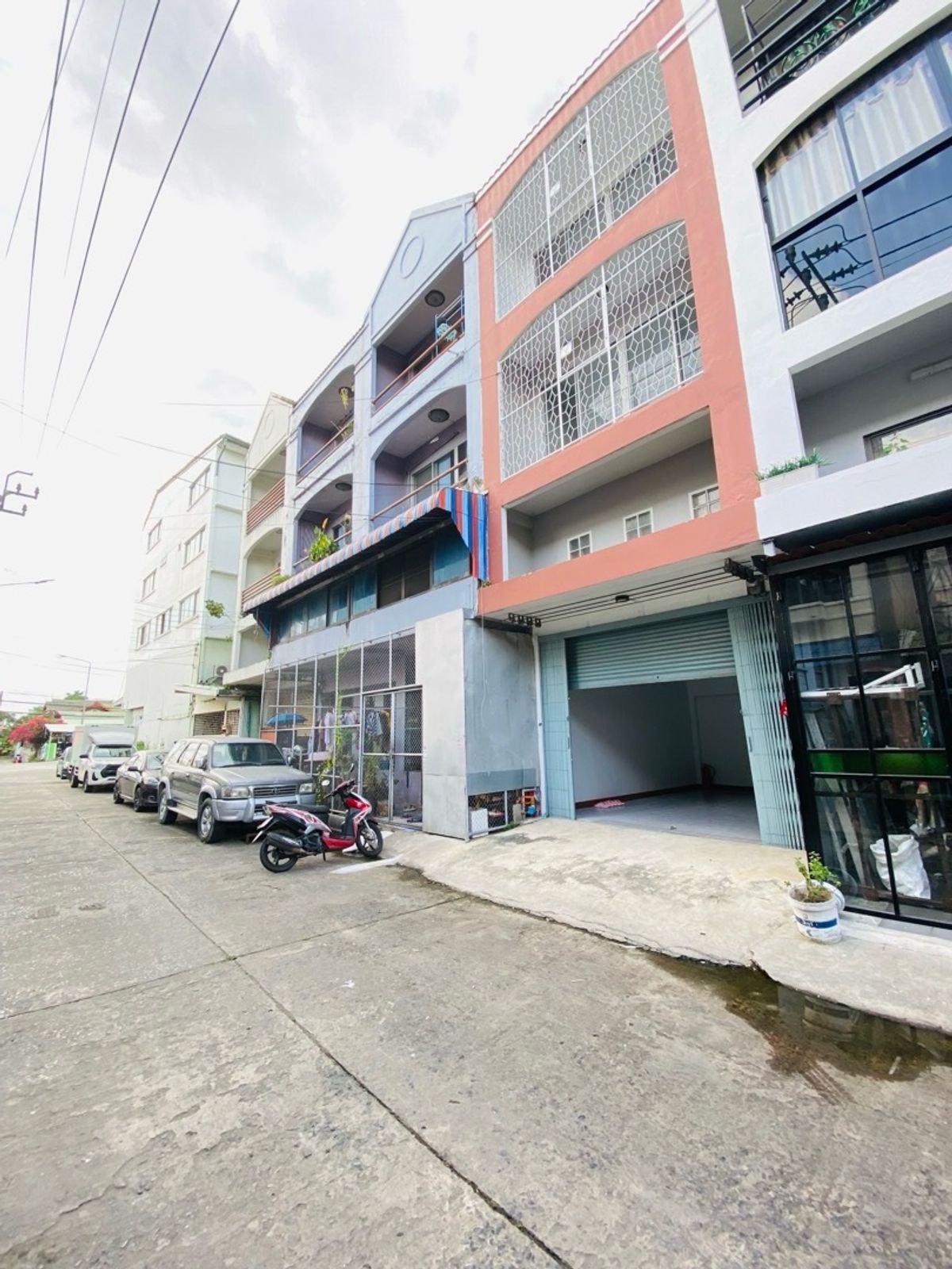 HousePattanakan, Srinakarin : For sale / #for rent — Grand Bangkok Boulevard Rama 9 Flagship Residence, the most potential location on Krungthep Kreetha Road — only 50 meters from Wellington College Bangkok.