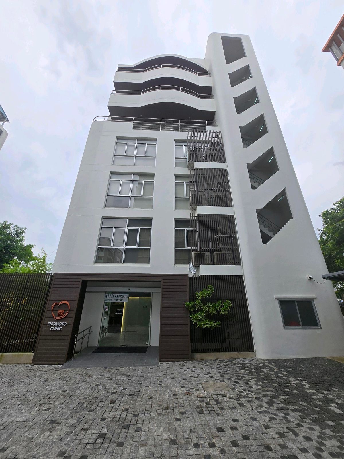 For RentHome OfficePattanakan, Srinakarin : 8-storey home office, good location, beautiful decoration for rent in Srinarin-Phatthanakan Close to SEO Square Srinakarin, only 1 km.