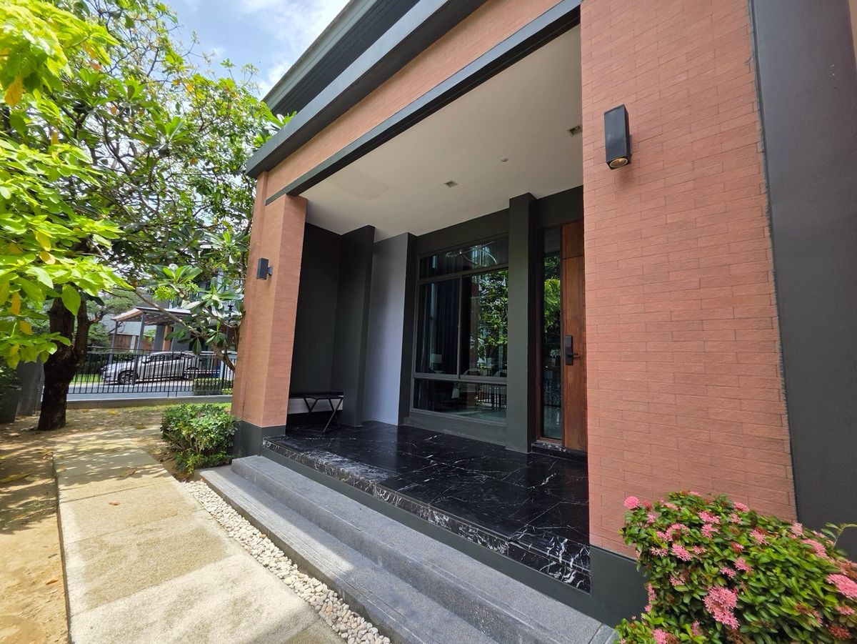HousePattanakan, Srinakarin : For sale / #for rent — Grand Bangkok Boulevard Rama 9 Flagship Residence, the most potential location on Krungthep Kreetha Road — only 50 meters from Wellington College Bangkok.