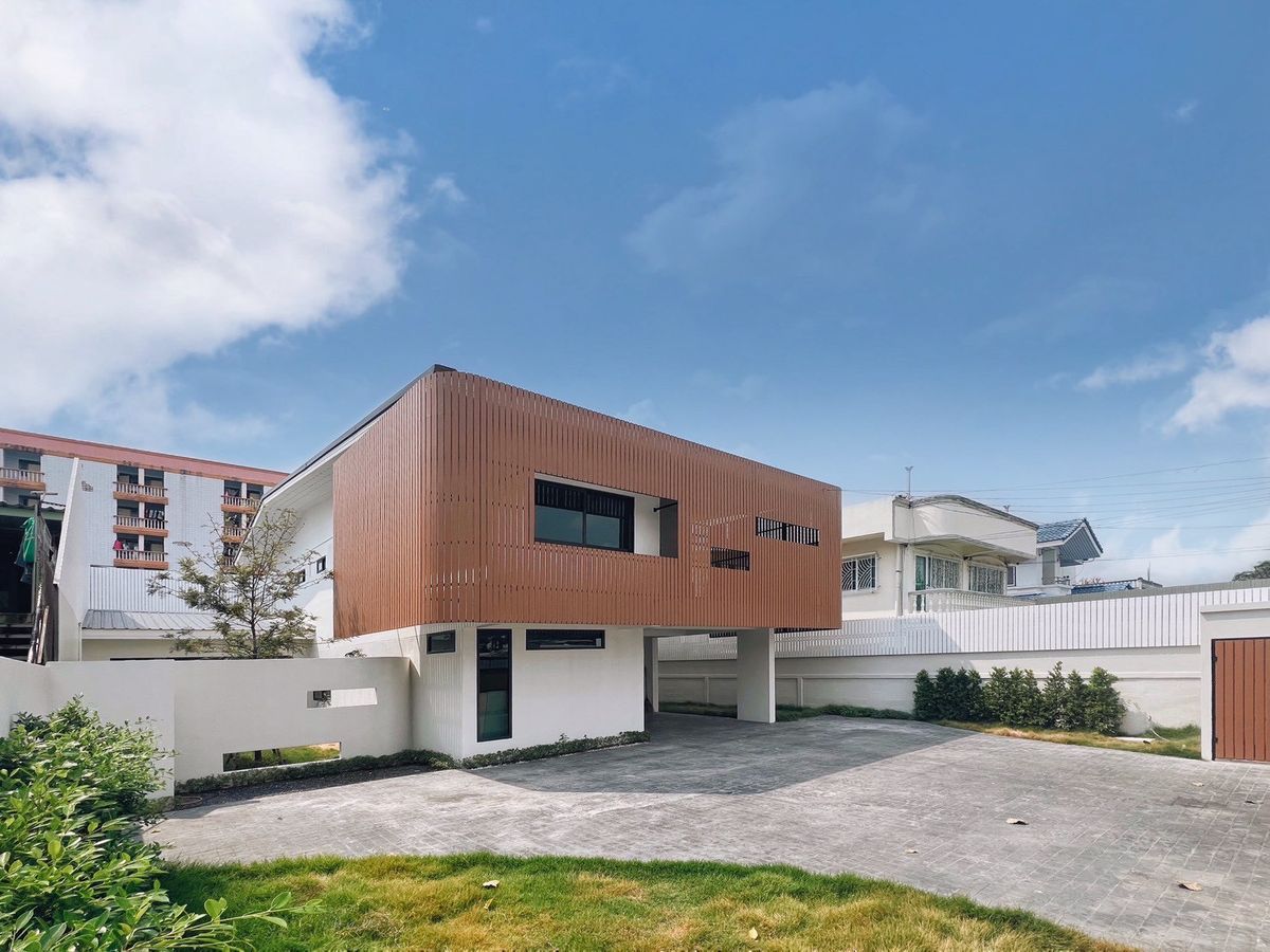 For SaleHouseLadprao101, Happy Land, The Mall Bang Kapi : Single house for sale, Lat Phrao 122, large detached house In the middle of Lat Phrao zone near the exit to Ramkhamhaeng Road