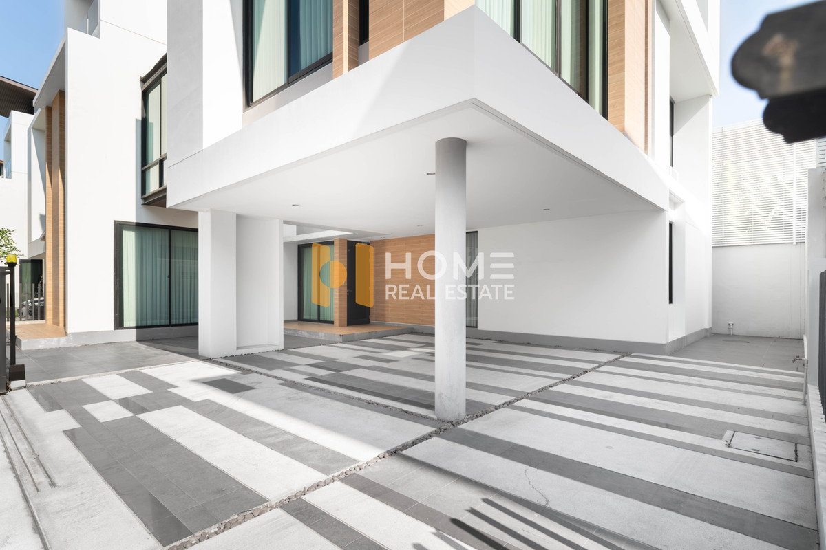 ขายบ้านลาดกระบัง สุวรรณภูมิ : บ้านหลังใหญ่ พื้นที่ใช้สอยจุใจ ✨ บ้านเดี่ยว เนอวานา บียอนด์ ศรีนครินทร์ / 4 ห้องนอน (ขาย), Nirvana Beyond Srinakarin / Detached House 4 Bedrooms (FOR SALE) FON141