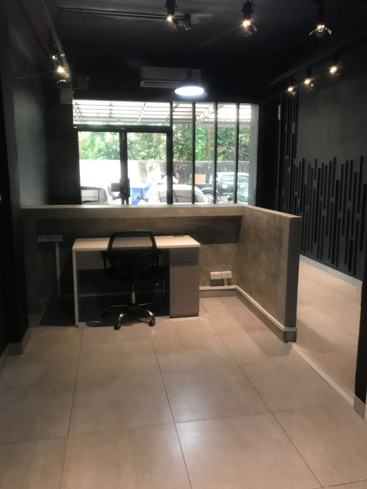 For RentShop HouseOnnut, Udomsuk : Rental commercial building, 1st floor, Soi Petchkasem 42, Junction 1, good location, convenient transportation near the Bang Wa BTS station and Siam University.
