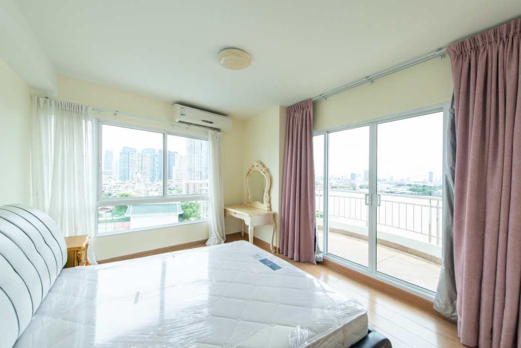 For RentCondoThaphra, Talat Phlu, Wutthakat : Condo for rent Supalai River Resort, Charoen Nakhon Road, next to the Chao Phraya River, beautiful view, 190 sq m.