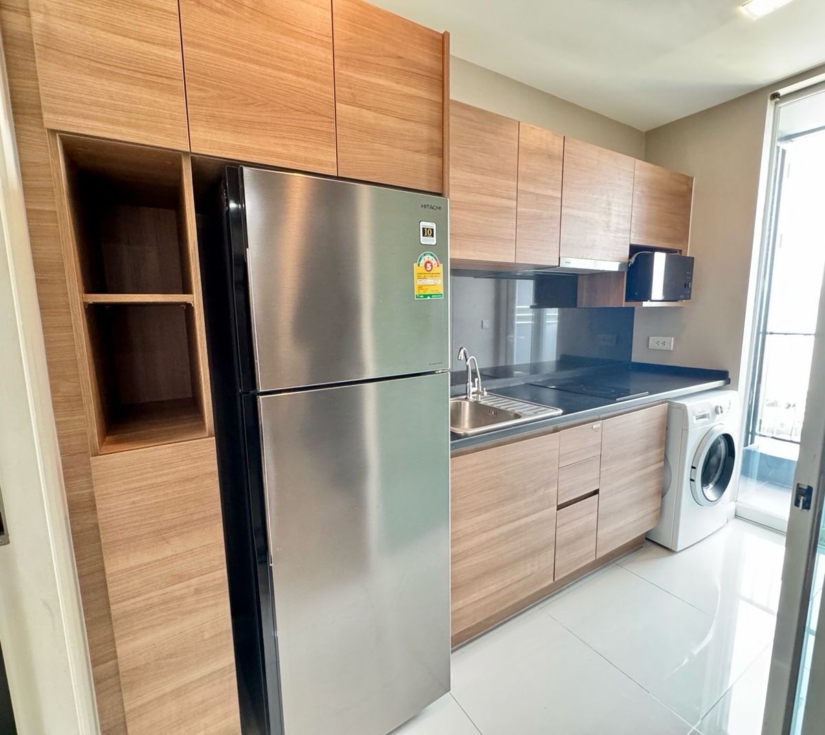 For RentCondoSamut Prakan,Samrong : For rent 📍 The Metropolis Samrong Interchange 📍Convenient transportation, near BTS Samrong, fully furnished and equipped with appliances.