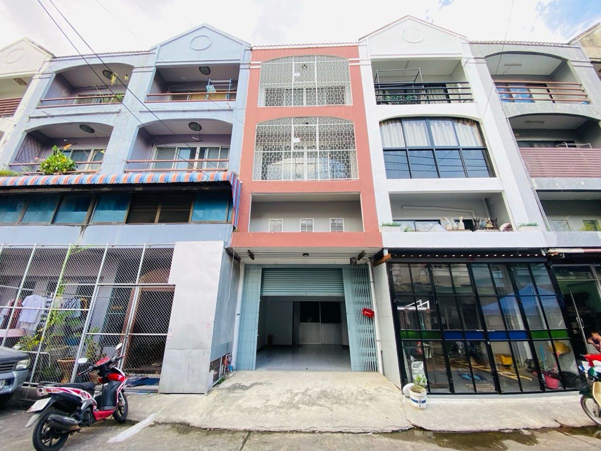 HousePattanakan, Srinakarin : For sale / #for rent — Grand Bangkok Boulevard Rama 9 Flagship Residence, the most potential location on Krungthep Kreetha Road — only 50 meters from Wellington College Bangkok.