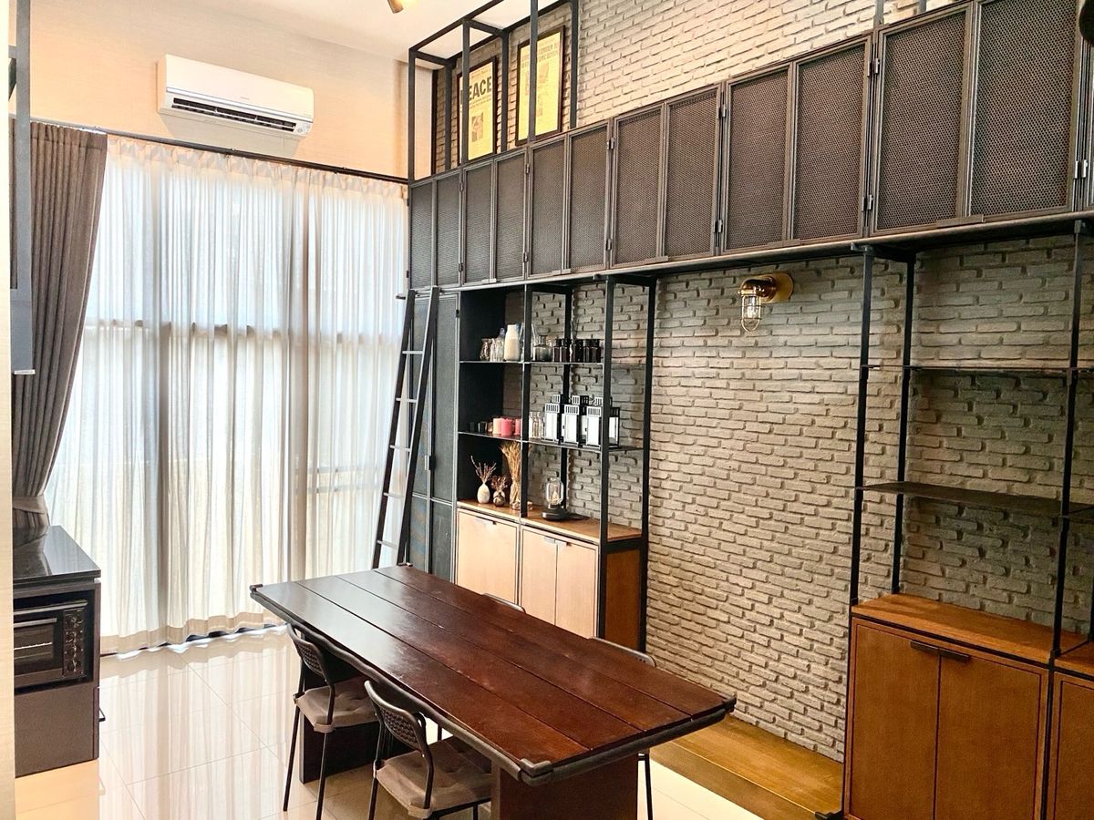 ขายทาวน์โฮมโชคชัย4 ลาดพร้าว71 : ขายด่วน! ทาวน์โฮม 3.5 ชั้น Arden ลาดพร้าว 71 Built-in ทั้งหลัง ตกแต่งสวยเหมือนบ้านตัวอย่าง แถมเฟอร์และเครื่องใช้ไฟฟ้าอย่างดี พร้อมเข้าอยู่!