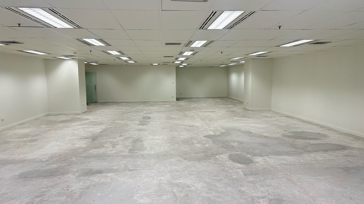 For RentOfficeSilom, Saladaeng, Bangrak : Office Space for Rent – 194 sq.m., Silom Area