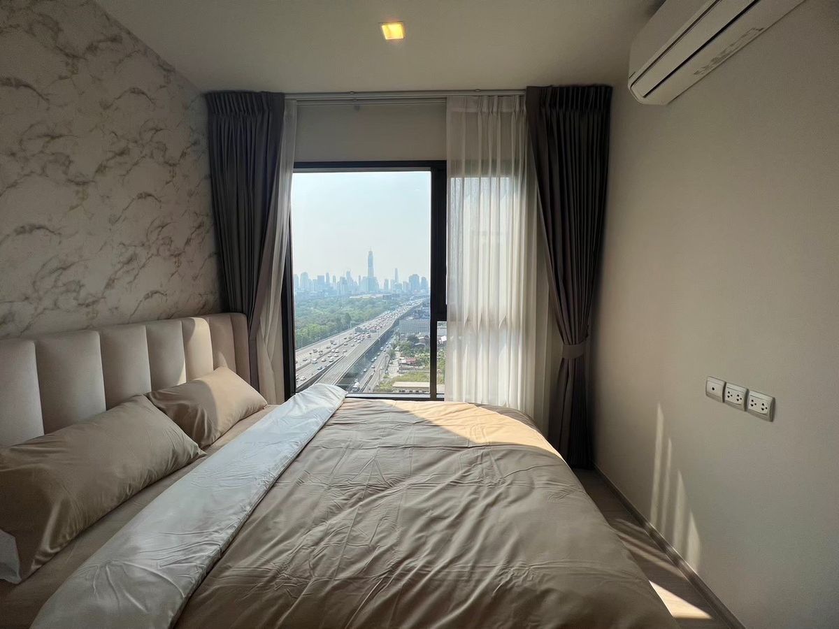 For RentCondoRama9, Petchburi, RCA : (For Rent) Life Asoke Hype only 300 meters from MRT Rama 9