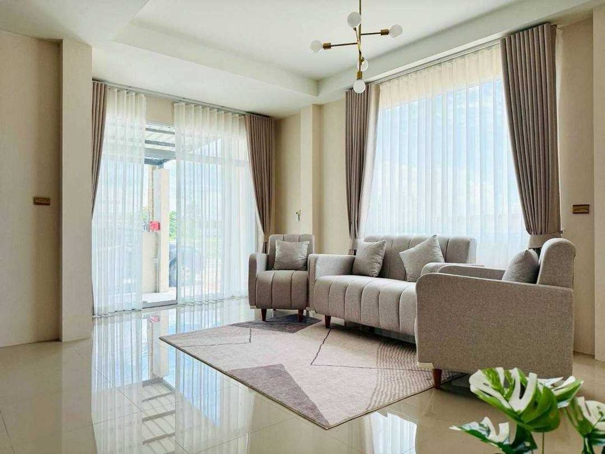 TownhomeSriracha Laem Chabang Ban Bueng : Townhome for Sale/Rent: Baan Saran Rom Village, 144 sqm, near Makro Ban Bueng
