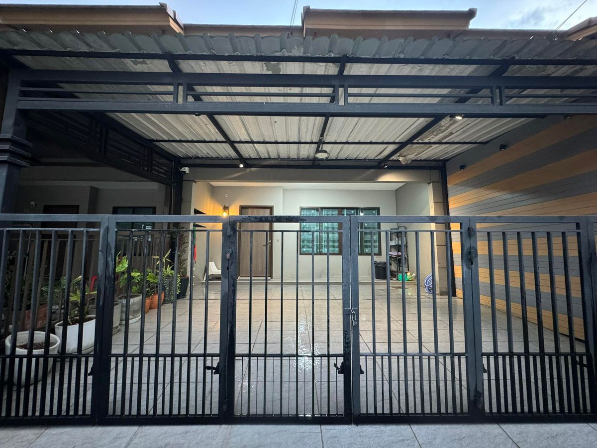 For RentTownhomePattanakan, Srinakarin : ECH250848 Townhouse Rental: Pruksaville 73 Pattanakarn | 3 Bedrooms 2 Bathrooms | 88 sqm | 22 sqw | 30,000 baht/month