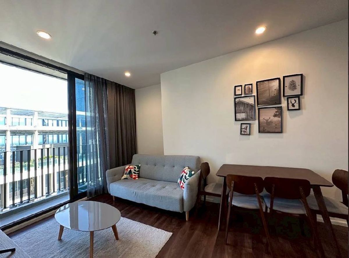 For RentCondoOnnut, Udomsuk : WHIZHDOM ESSENCE Sukhumvit 101 condo for rent. Completely decorated with approaching BTS Punnawithi and Department Store !!