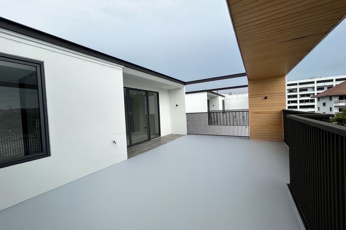 โฮมออฟฟิศพระราม 9 เพชรบุรีตัดใหม่ RCA : 🔥 ให้เช่า The Element Rama 9 (拉玛九商住两用房) โฮมออฟฟิศหรู 5 ชั้น พระราม 9 พร้อมลิฟและที่จอดรถ 6 คัน 