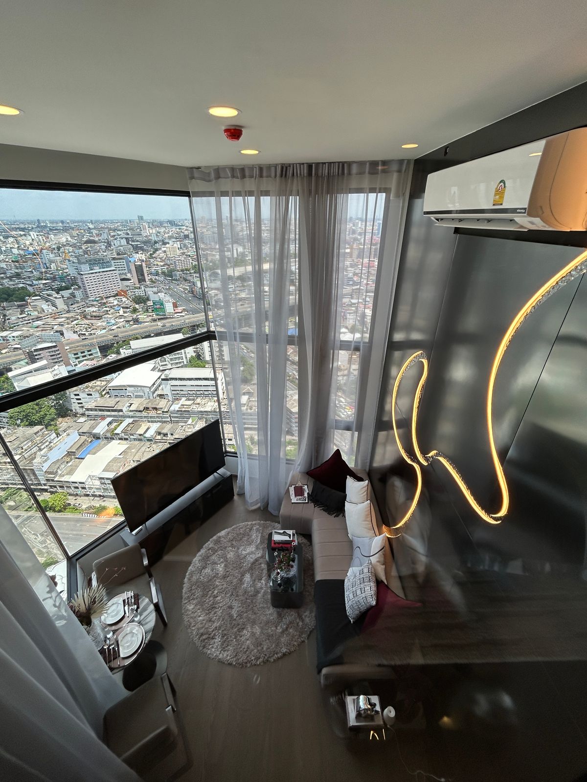 ขายคอนโดสยาม จุฬา สามย่าน : HOT DEAL 𝗣𝗔𝗥𝗞 𝗢𝗥𝗜𝗚𝗜𝗡 𝗖𝗛𝗨𝗟𝗔-𝗦𝗔𝗠𝗬𝗔𝗡 ห้องมุมห้องสุดท้ายราคาดีที่สุด