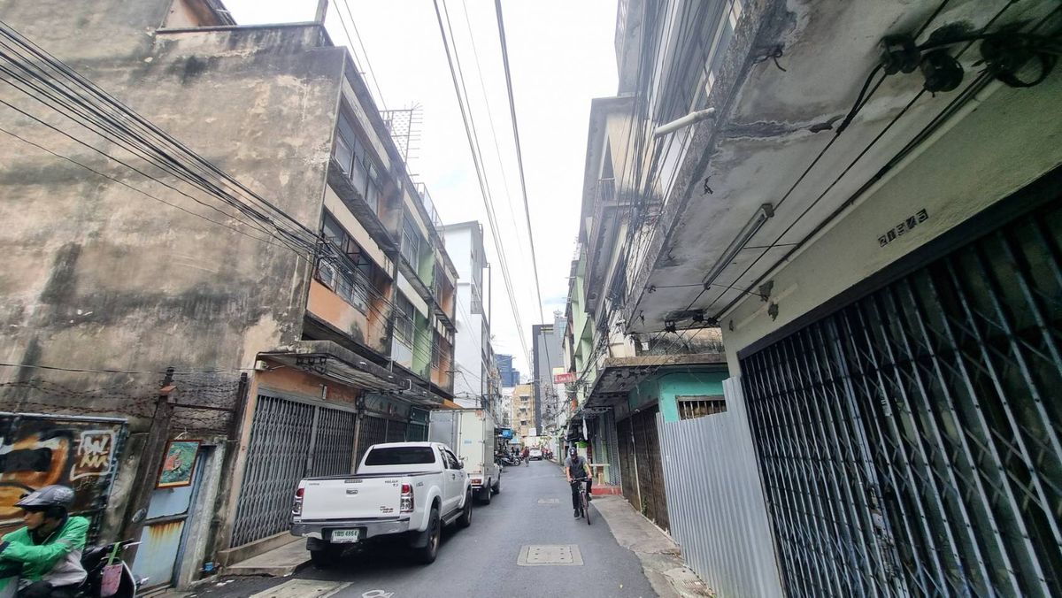 For SaleWarehouseSilom, Saladaeng, Bangrak : 3-story, 2-unit Commercial building for sale in Bang Rak, near BTS Sala Daeng. The asking price is 20 million THB