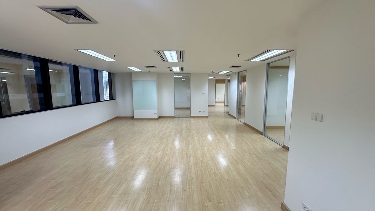 For RentOfficeSilom, Saladaeng, Bangrak : Office Space for Rent – 178 sq.m., Silom Area