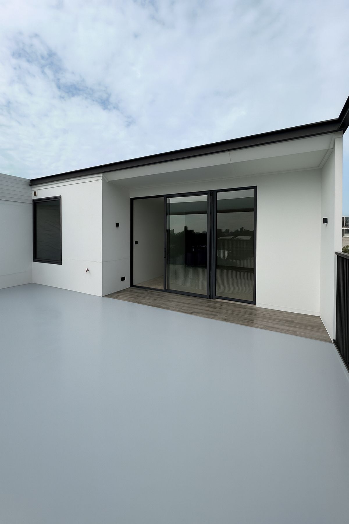 โฮมออฟฟิศพระราม 9 เพชรบุรีตัดใหม่ RCA : 🔥 ให้เช่า The Element Rama 9 (拉玛九商住两用房) โฮมออฟฟิศหรู 5 ชั้น พระราม 9 พร้อมลิฟและที่จอดรถ 6 คัน 