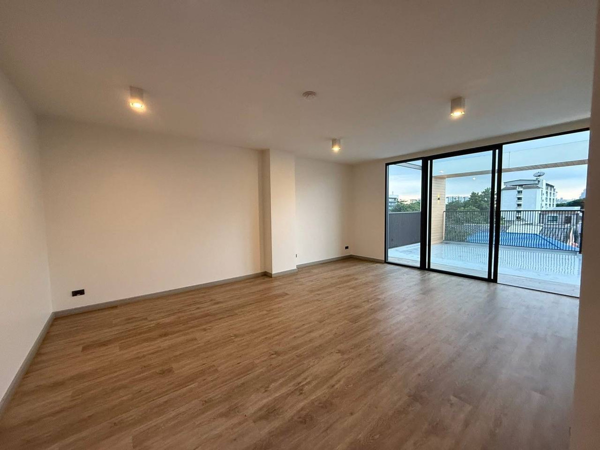 โฮมออฟฟิศพระราม 9 เพชรบุรีตัดใหม่ RCA : 🔥 ให้เช่า The Element Rama 9 (拉玛九商住两用房) โฮมออฟฟิศหรู 5 ชั้น พระราม 9 พร้อมลิฟและที่จอดรถ 6 คัน 