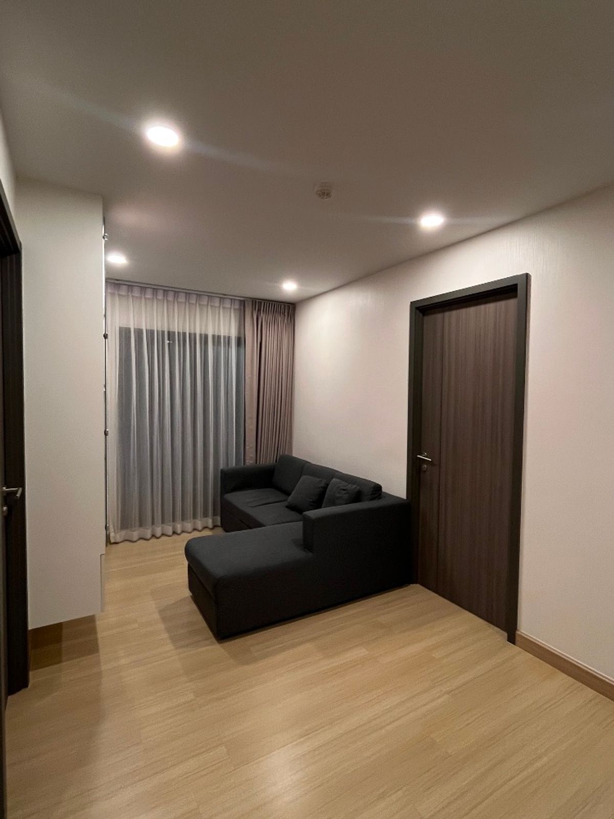 For RentCondoRama9, Petchburi, RCA : Rent a Supalai Prime Rama 9 view, swimming pool, five resorts