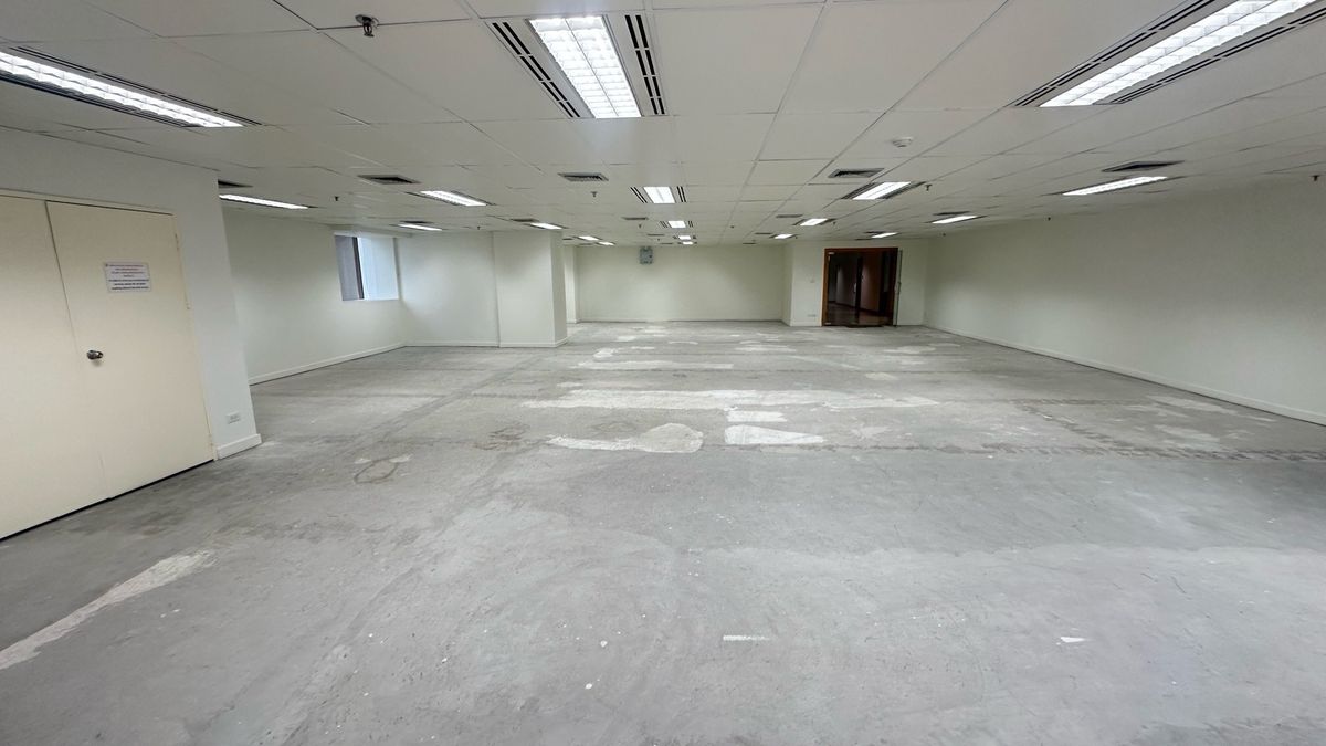 For RentOfficeSilom, Saladaeng, Bangrak : Office Space for Rent – 217 sq.m., Silom Area