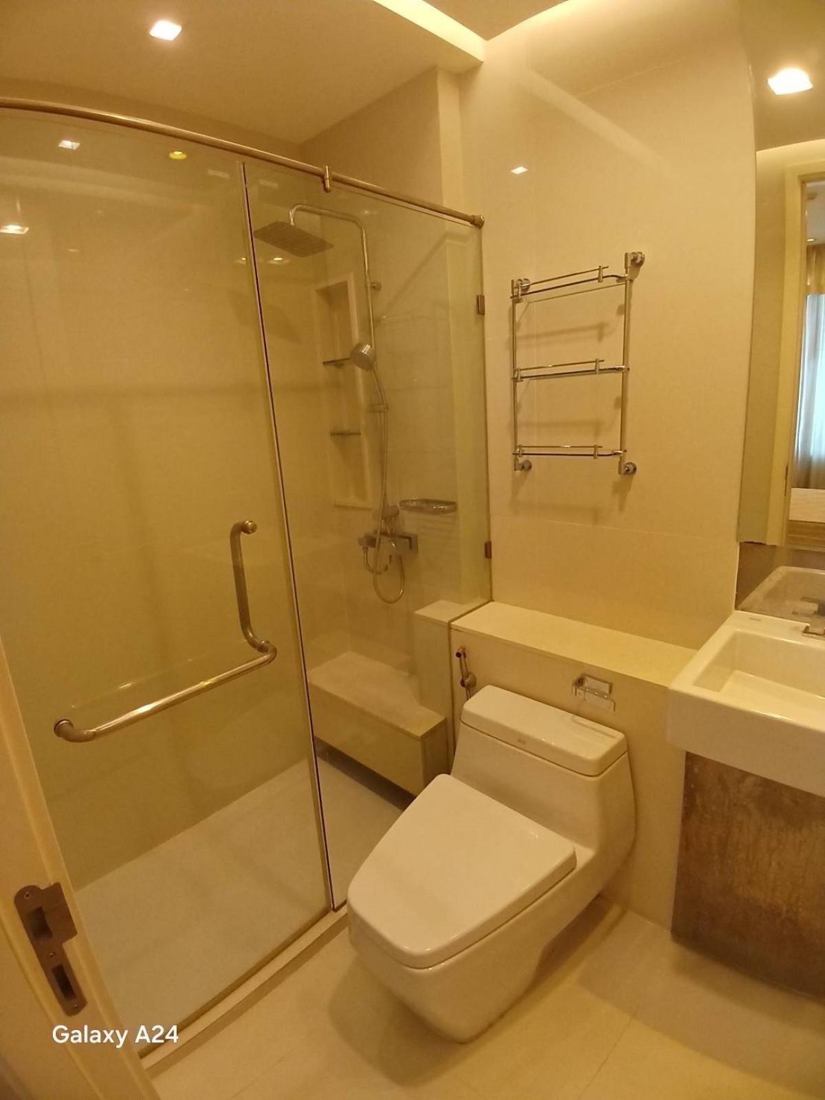 For SaleCondoLadprao, Central Ladprao : Luxury condo 31 sq.m. in the heart of Mo ChitNear BTS/MRT Mo Chit, special price 2.6 million!