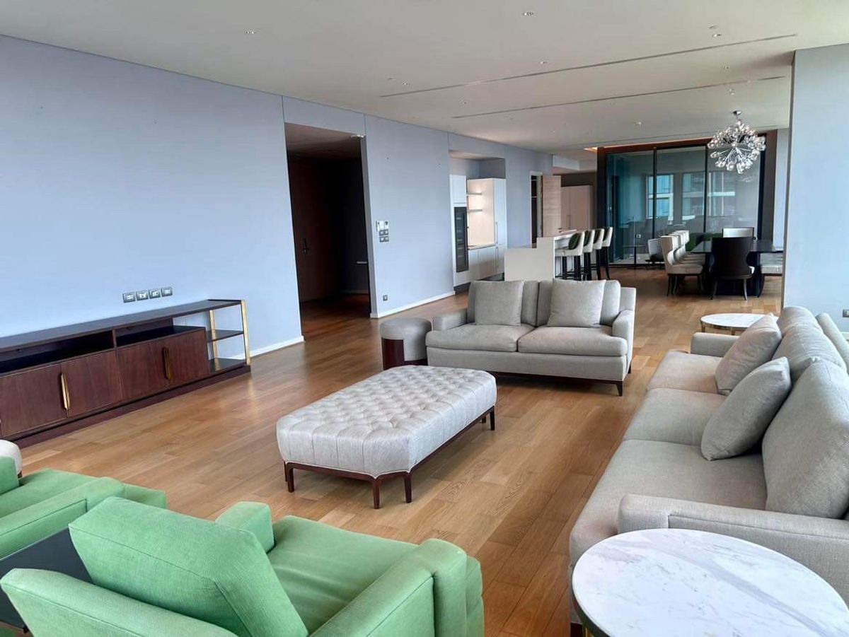 ● Prime Location ● ชั้น 30+ 347.36 ตร.ม. | 3 ห้องนอน 4 ห้องน้ำ ตกแต่งครบ | คอนโดใกล้ สวนลุมพินี 2 นาที, centralwOrld 4 นาที, Central Embassy 4 นาที Loading...