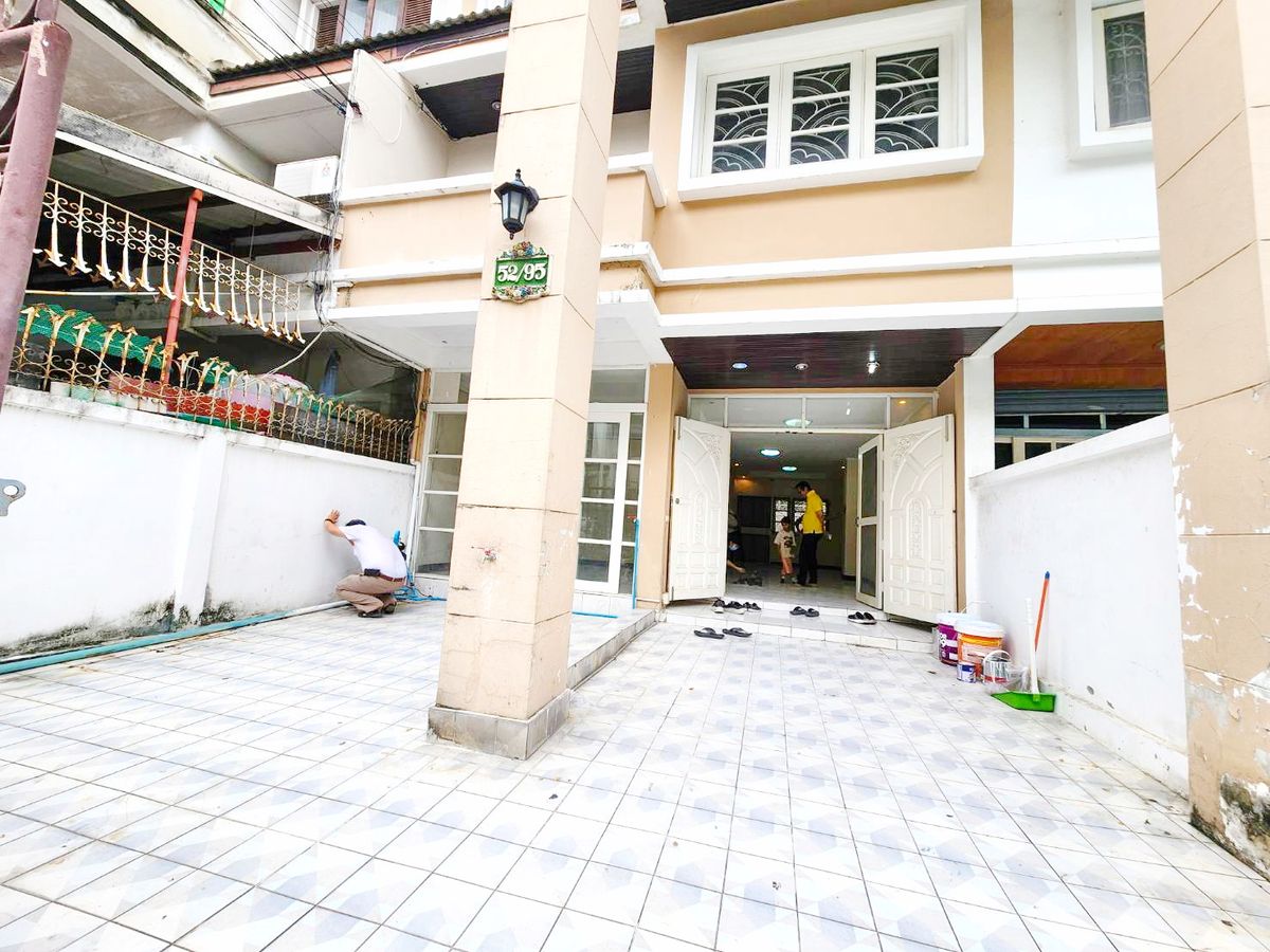 ให้เช่าทาวน์โฮมเกษตร นวมินทร์ ลาดปลาเค้า : เกษตร-นวมินทร์ 1.7 กม.MRT วัชรพล1.3กม.เดอะวอล์ค 6นอน รามอินทรา 30-36 ให้เช่าทาวน์โฮม 3 ชั้น โรงเบียรเยอรมัน