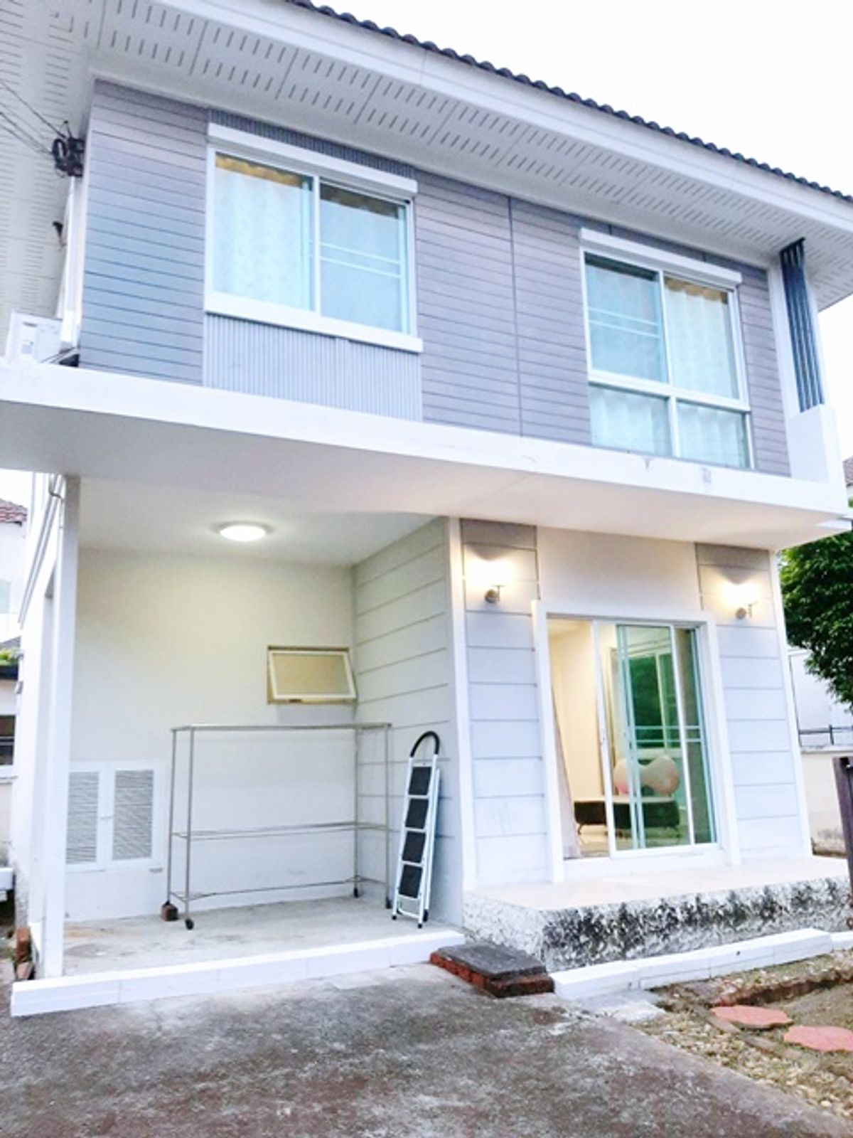 For RentHouseNawamin, Ramindra : Romklao 2-10 Lotus Sukhapiban 3 2.1 km. BigC 2-storey detached house, size 52 square wah Suvarnabhum