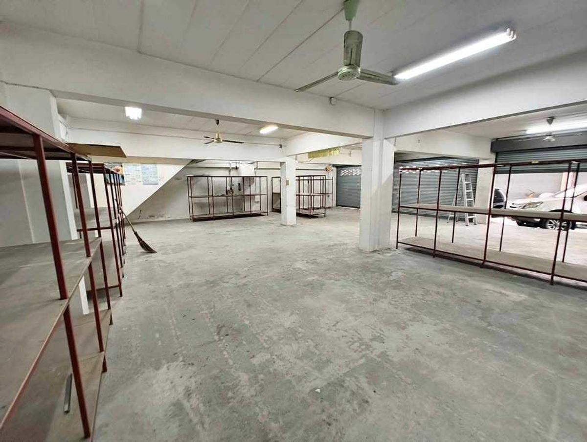For RentShop HousePinklao, Charansanitwong : For rent, 3 commercial buildings, good location, Charan 13, suitable for storage/stock