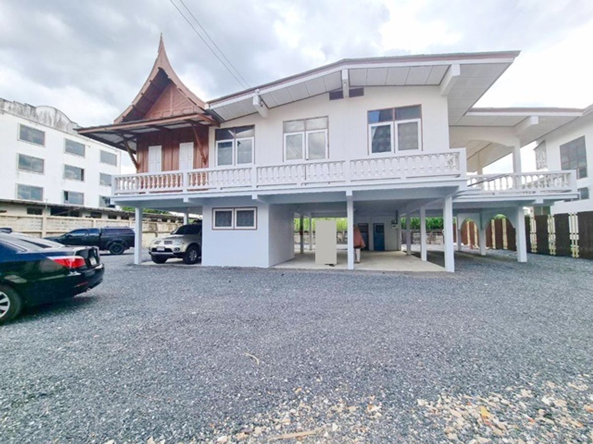 ให้เช่าบ้านมีนบุรี-ร่มเกล้า : ให้เช่าบ้านเดี่ยว 2 ชั้น 40ตร.วา. 160ตร.ม. 3นอน 2 น้ำ รร.เตรียมอุดมศึกษาน้อมเกล้า 500ม. รร.นานาชาติฮีทฟิลด์ 1กม. MRT สัมมากร 1กม.