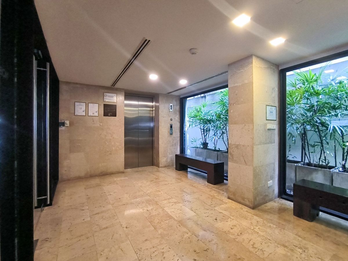 For SaleCondoWitthayu, Chidlom, Langsuan, Ploenchit : Noble Ambience Sarasin Condo for Sale 78 sqm. Near Lum and BTS.
