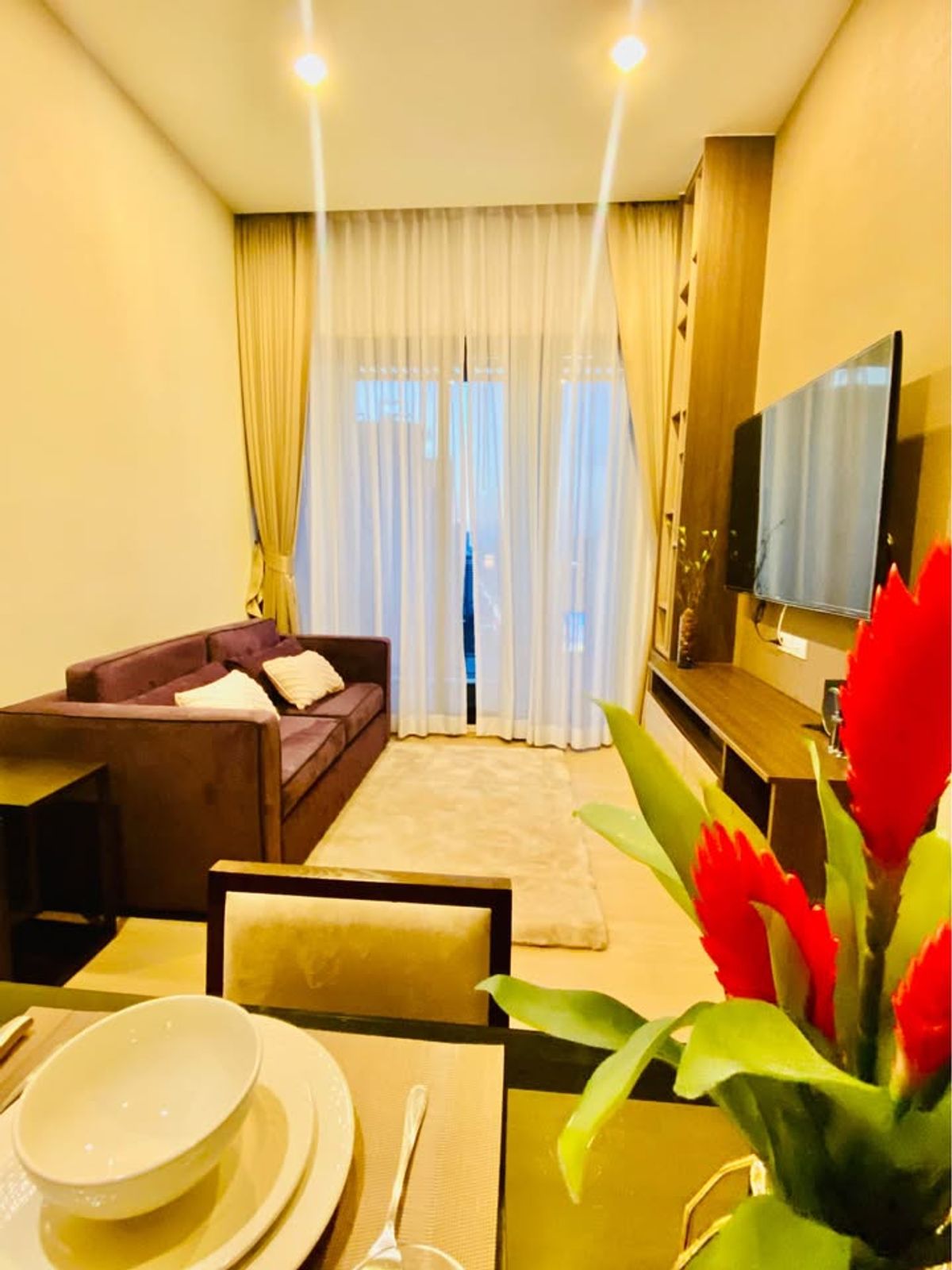 คอนโดพระราม 9 เพชรบุรีตัดใหม่ RCA : คอนโด The Capital Ekamai - Thonglor เดินทางสะดวก ใกล้รถไฟฟ้าบีทีเอส มีรถรับส่ง ห้องสวย เฟอร์นิจอร์ครบ พร้อมอยู่