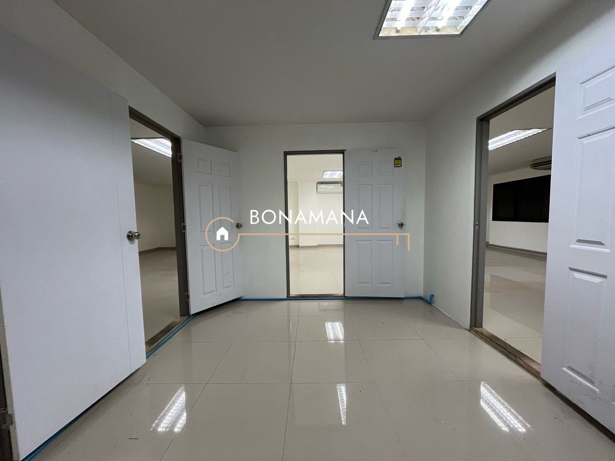 For RentOfficeSathorn, Narathiwat : Office for rent in Sathorn-Narathiwat (BTS Channel 1km)