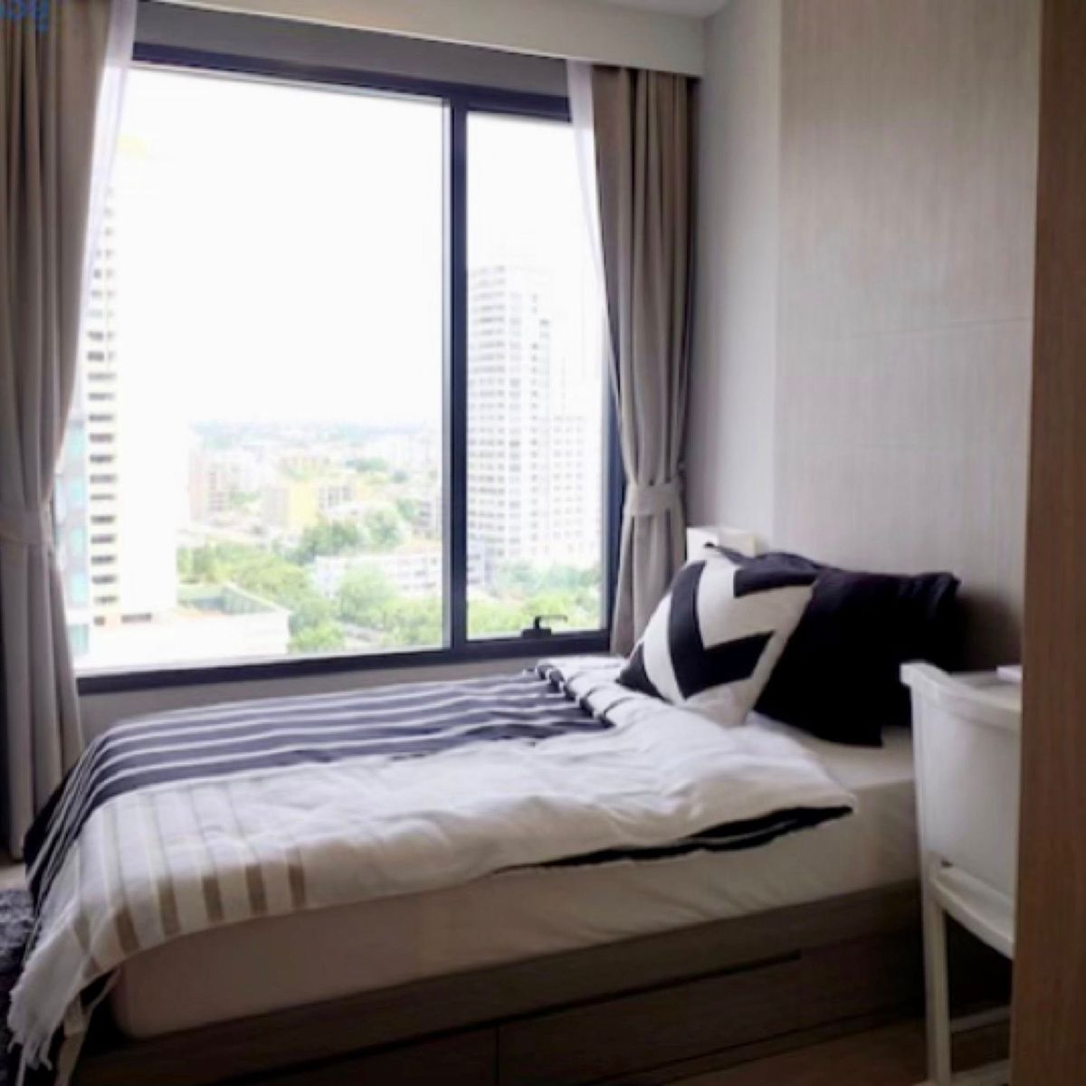 CondoSukhumvit, Asoke, Thonglor : Condo M Thonglor 10 is convenient to travel near the BTS Skytrain. There is a beautiful shuttle room, complete furniture.