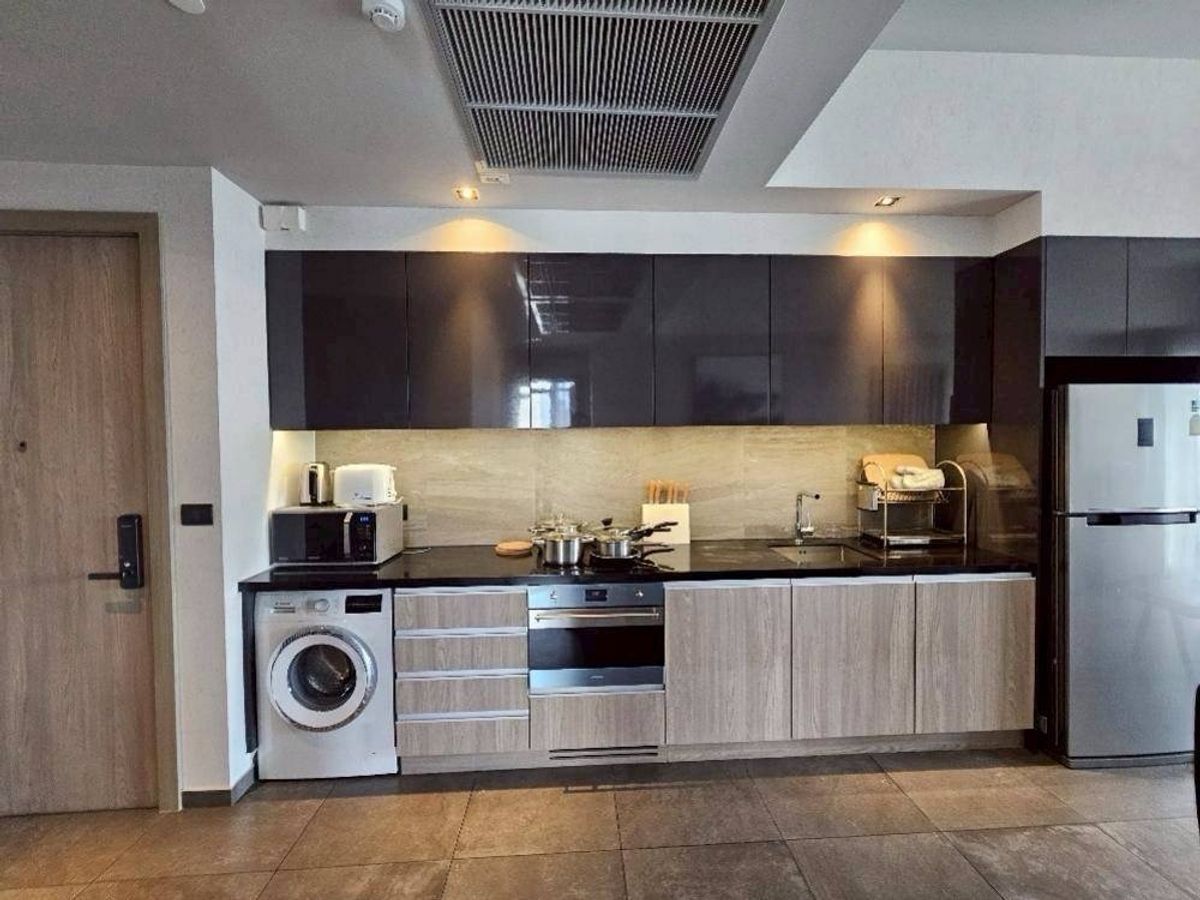 ให้เช่าคอนโดสุขุมวิท อโศก ทองหล่อ : The Lofts Asoke 