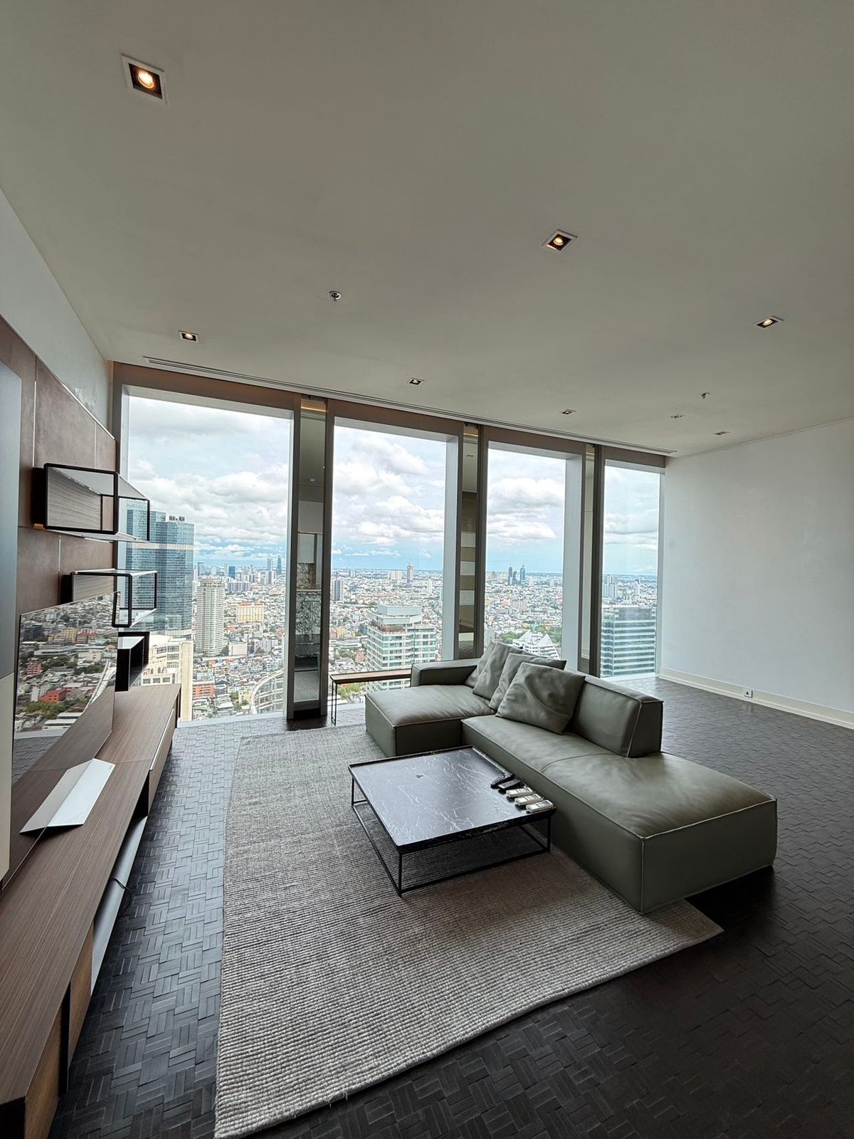 For RentCondoSathorn, Narathiwat : For Rent The Ritz Carlton