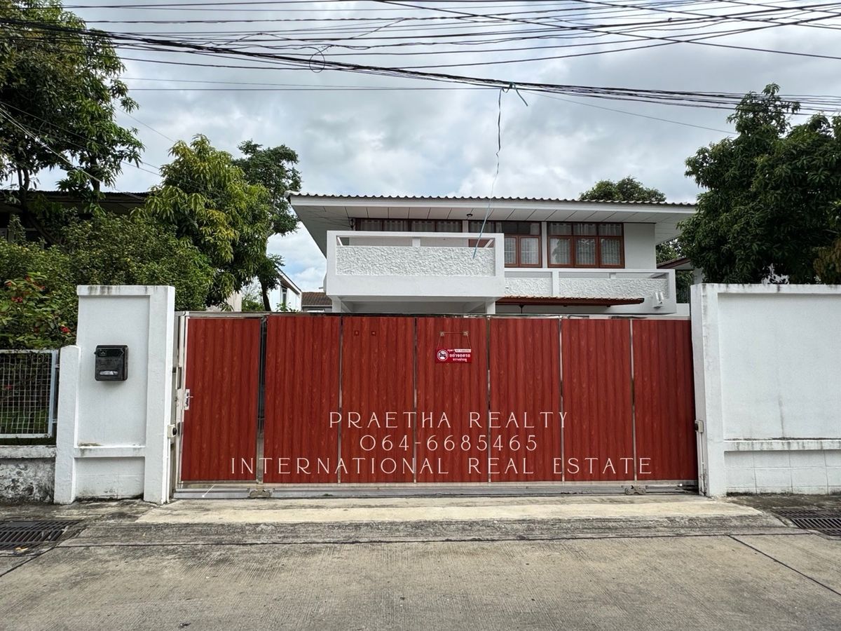For RentHouseSukhumvit, Asoke, Thonglor : ^^ Welcome pet ^^ 
 Detached house for rent In the heart of Sukhumvit 101/1, never rented !! You are the first tenant !! 
 
 Experience the perfectness between classic and convenience. On an area of ​​80 sq.m. (320 sq.m.), very cheap, 55,000 baht Reduced 