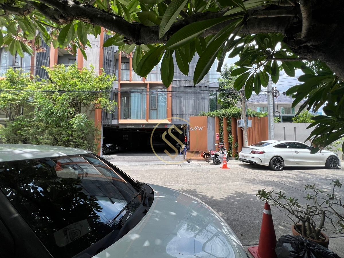 ให้เช่าบ้านอารีย์ อนุสาวรีย์ : ให้เช่าบ้านเดี่ยว 2 ชั้น ใจกลางอารีย์ 102 ตารางวา 350 ตารางเมตร ซอยอารีย์ 4 ฝั่งเหนือ (ซ.กิ่งชำนาญอักษร)