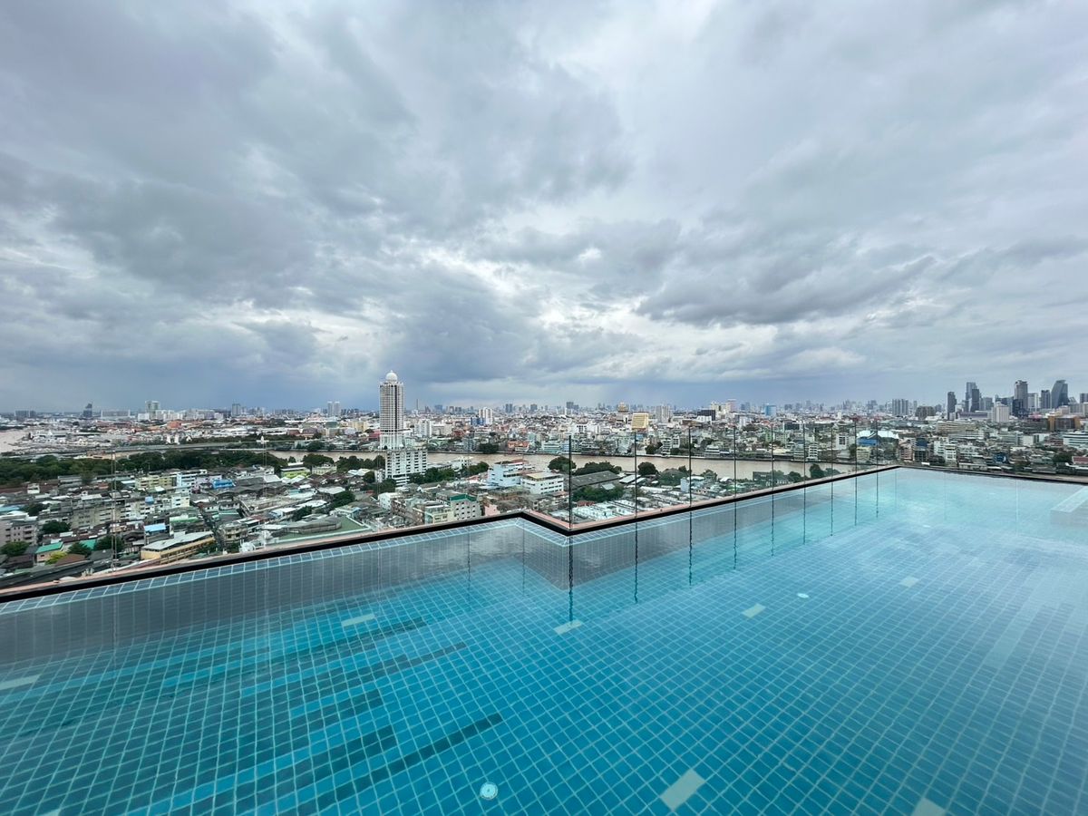 For SaleCondoWongwianyai, Charoennakor : 2 bedrooms. Flow your life at Flo by sansiri. Every day will be smooth ... 📍 Golden location + full central.